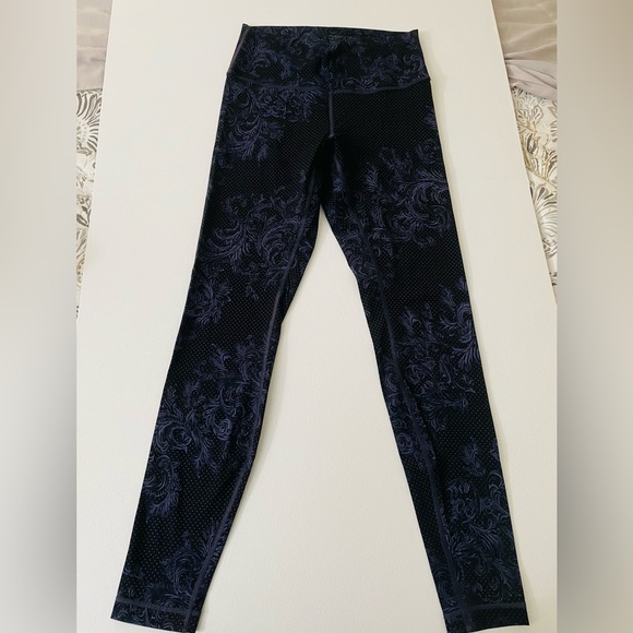 Lulumelon legging size 8 - Picture 2 of 5